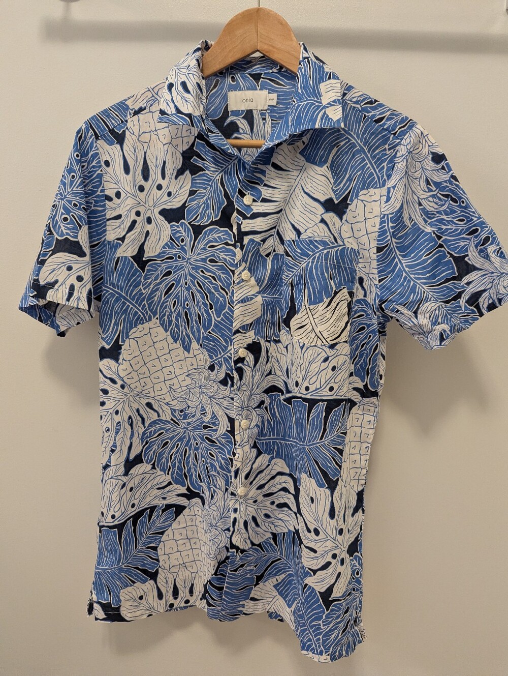 Onia Blue & White Tropical Short-Sleeve Button-Down Shirt